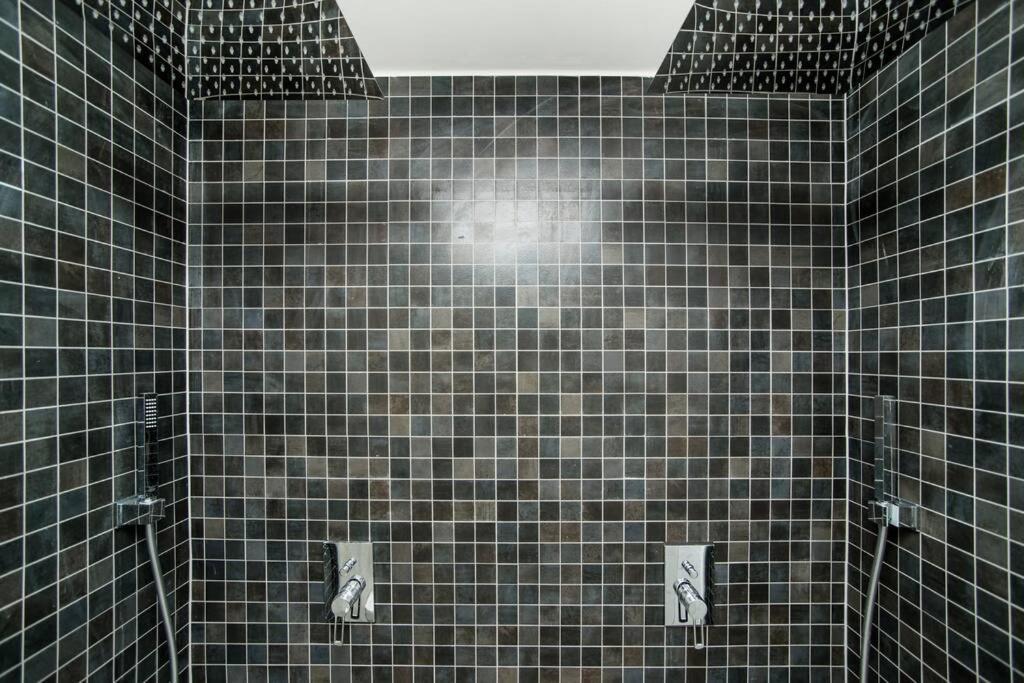 Old Town 1 Bedroom Oasis With Ac And Double Shower Prag Dış mekan fotoğraf