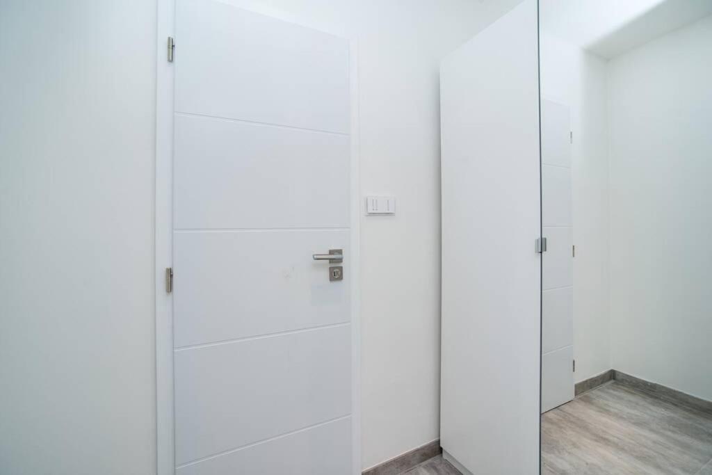 Old Town 1 Bedroom Oasis With Ac And Double Shower Prag Dış mekan fotoğraf